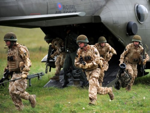 Великобритания направит 1000 военнослужащих в Польшу для участия в маневрах НАТО - ảnh 1